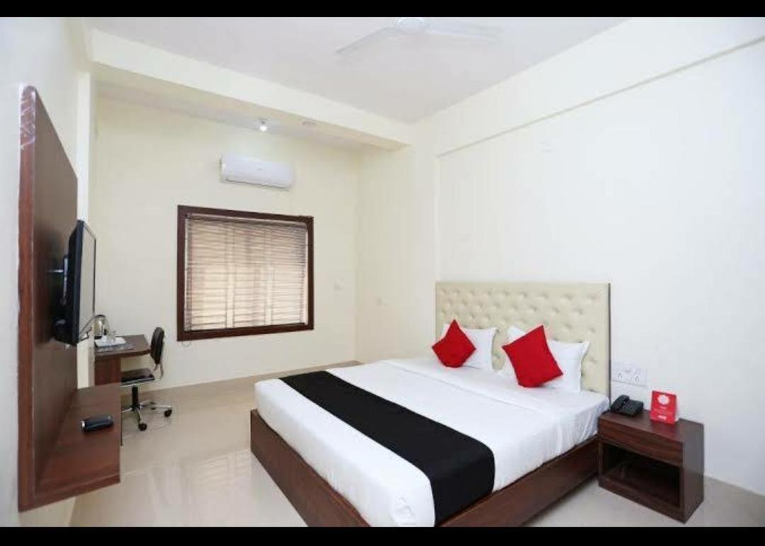 Triple Tree Hotel & Resorts Bhubaneswar Exterior photo